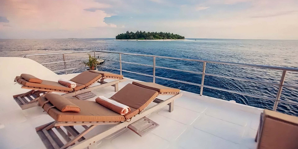 Аренда 31 метровой мега яхты Alice на Мальдивах - всё включено